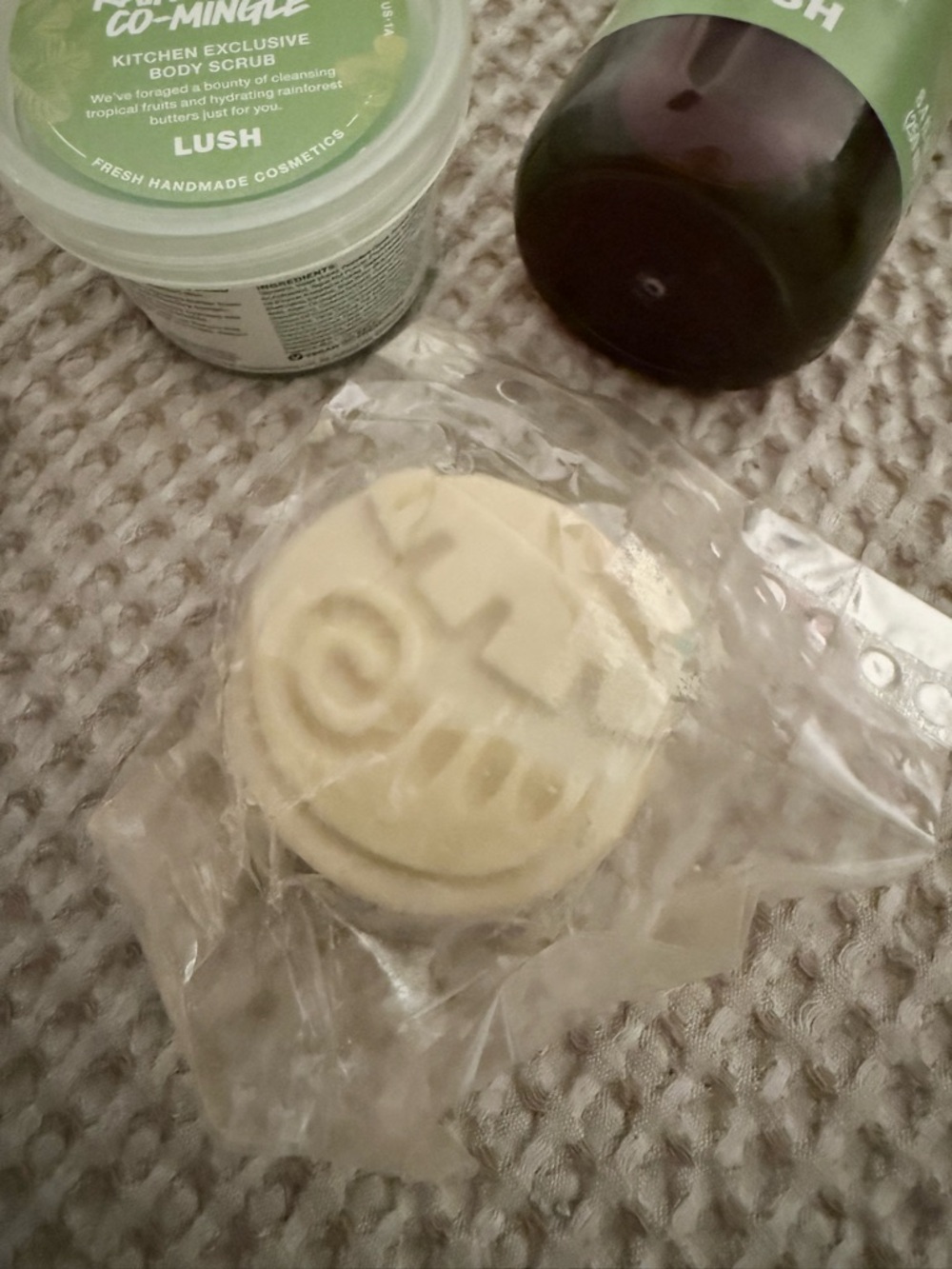 LUSH April 2026 Kitchen Fantabulosa Amazonian Banana Moon Coconut King - Picture 6 of 6